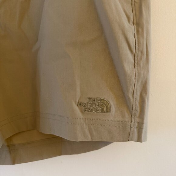 The North Face Men's Nylon Shorts Size 36 - Picture 2 of 8